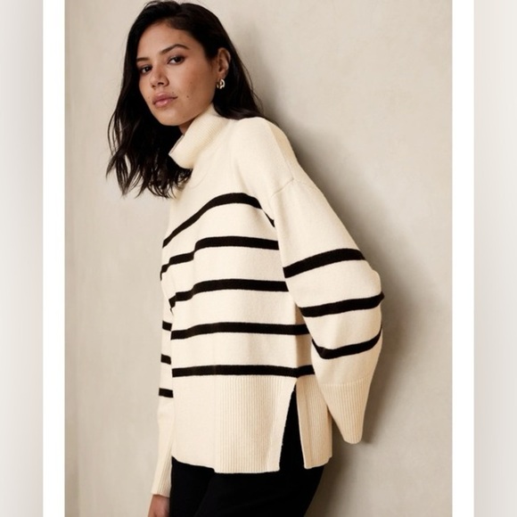 BANANA REPUBLIC Turtleneck Sweater NWT in Transition Cream Sz. XS - Picture 1 of 11